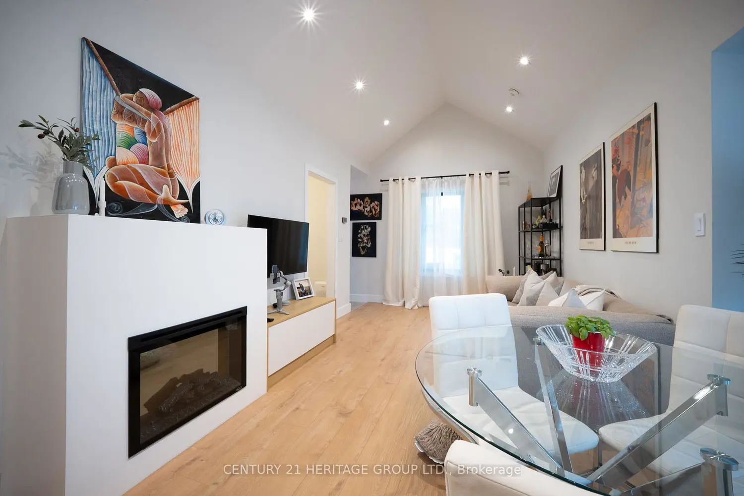 236 Macaulay Street photo 4