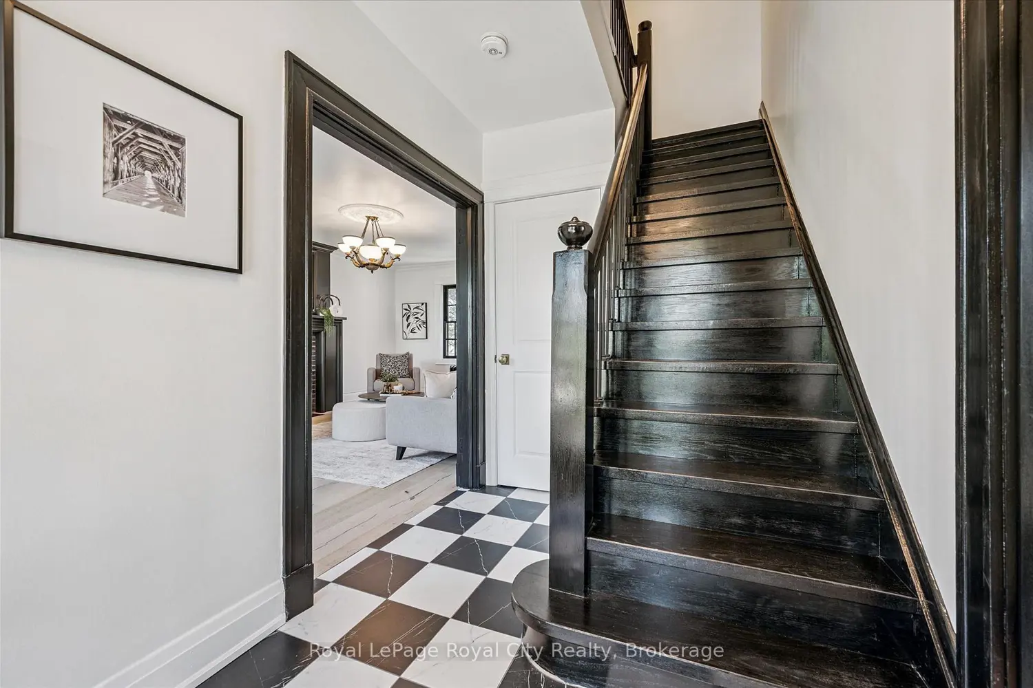 87 University Avenue photo 4