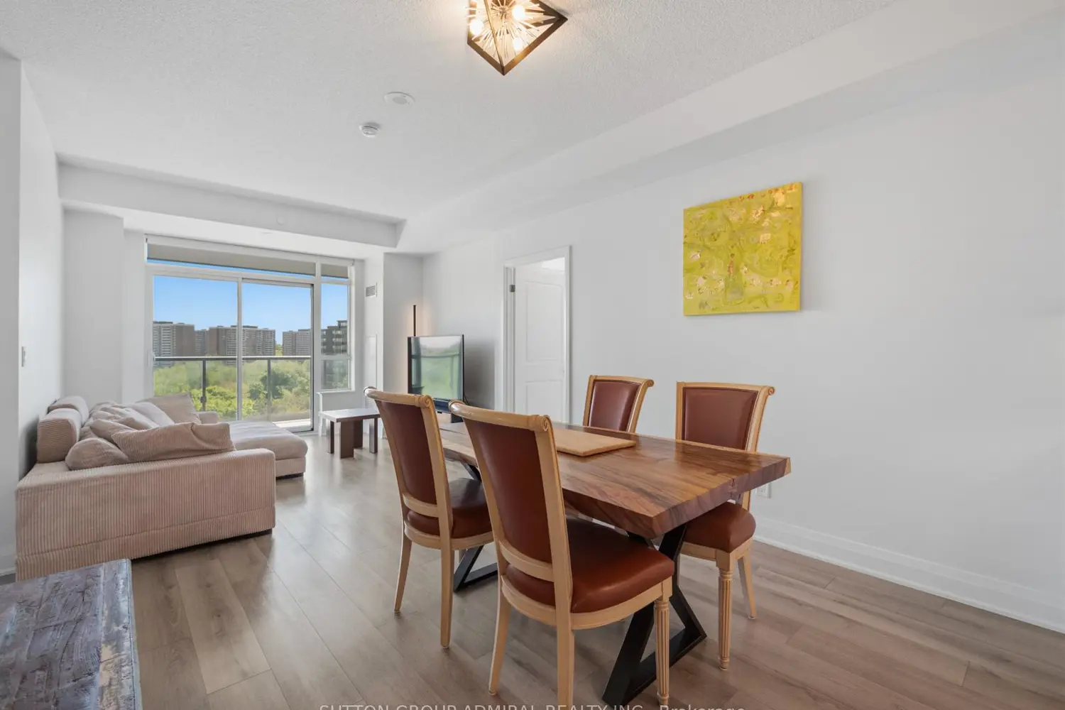 Additional image 4 of 35 Fontenay Court 606