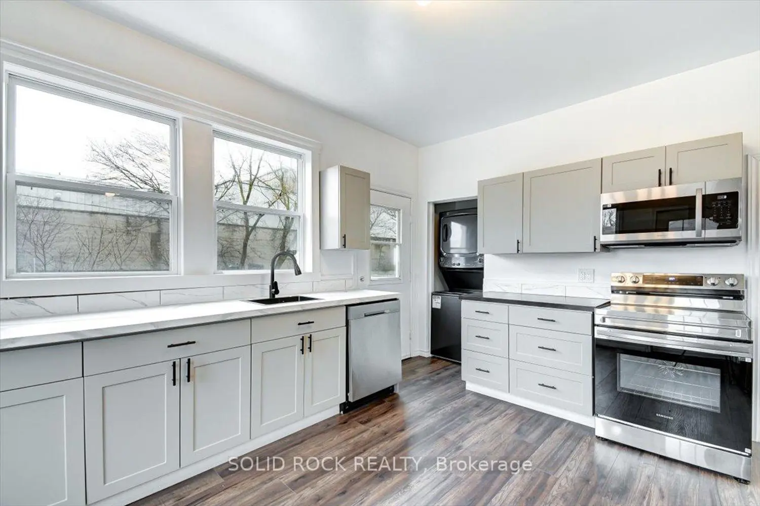 513 Romaine Street photo 2