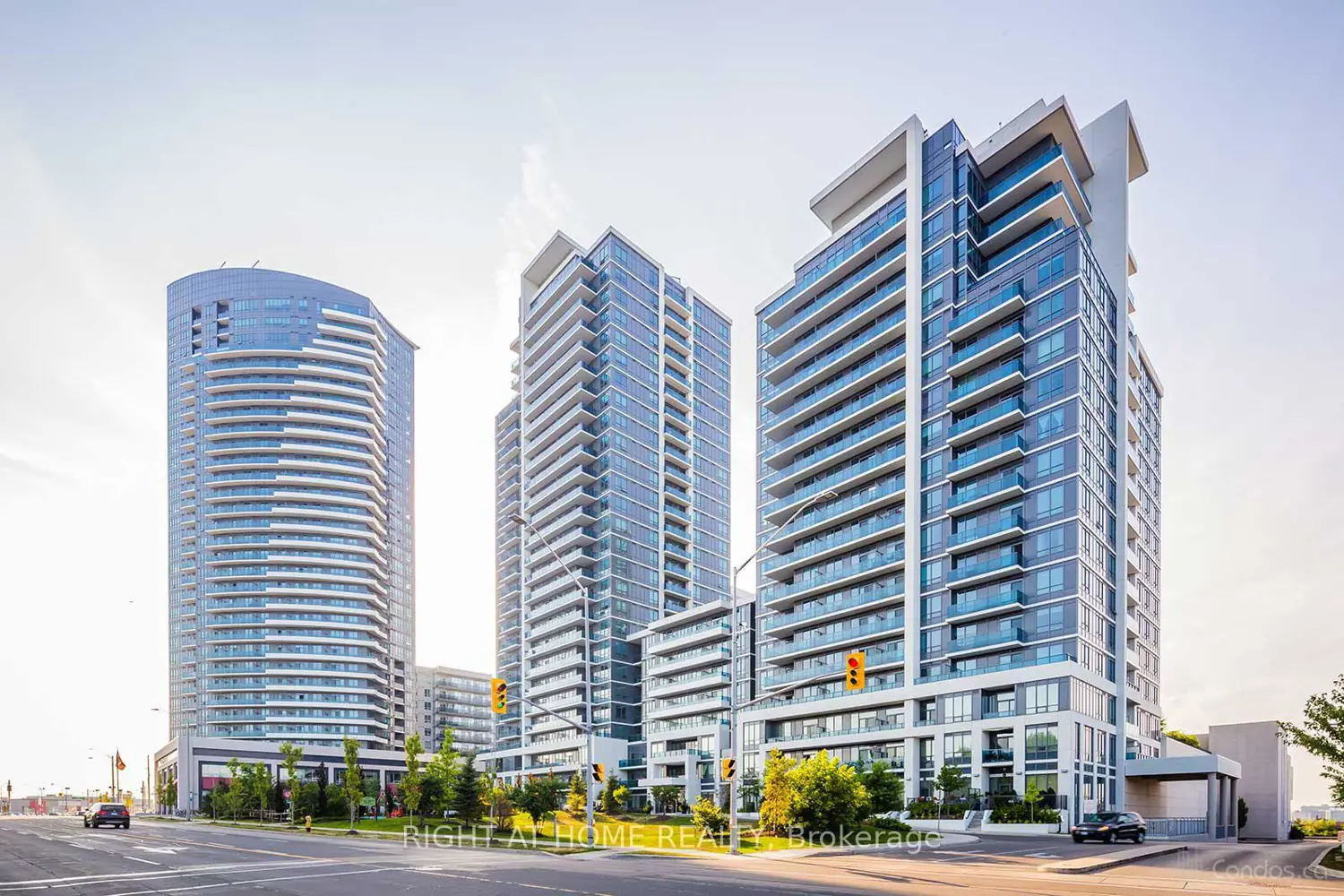 7167 Yonge Street Ph1-106