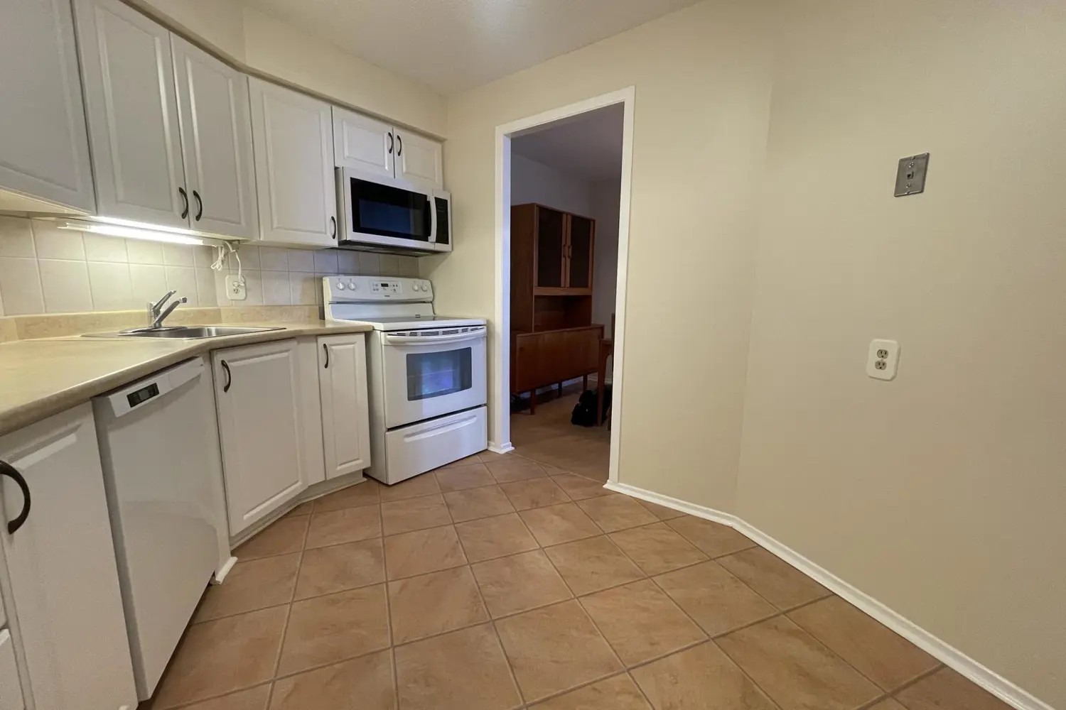 Additional image 3 of 1025 Grenon Avenue 901