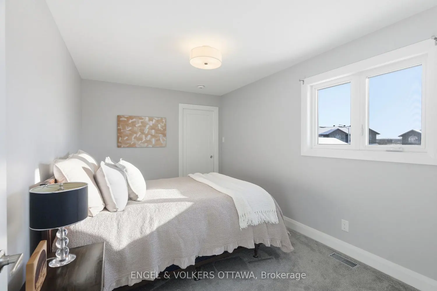 640 Meadowridge Circle photo 4