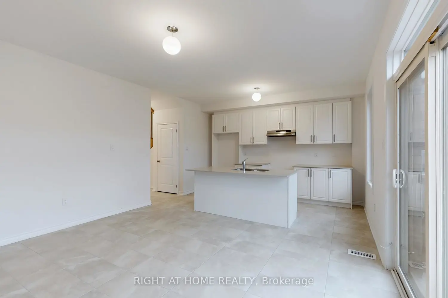 40 Ainslie Hill Crescent photo 4