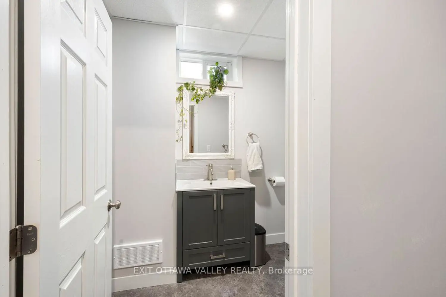 Additional image 19 of 39090 Combermere Road