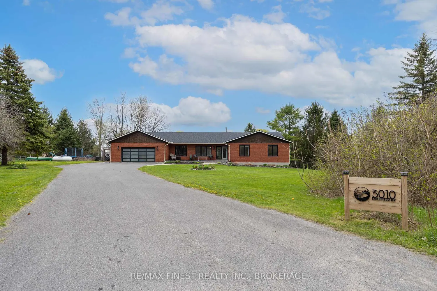 3010 Lakefield Drive photo 2