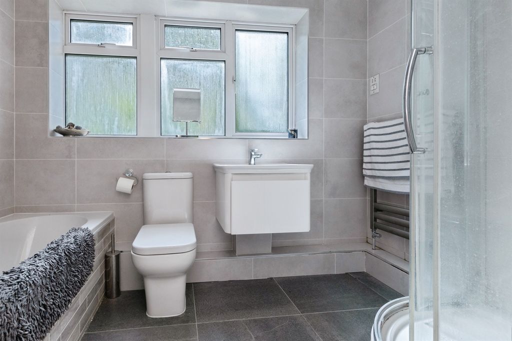 Additional image 16 of 3 bed flat for saleAldridge Road, Ferndown BH22