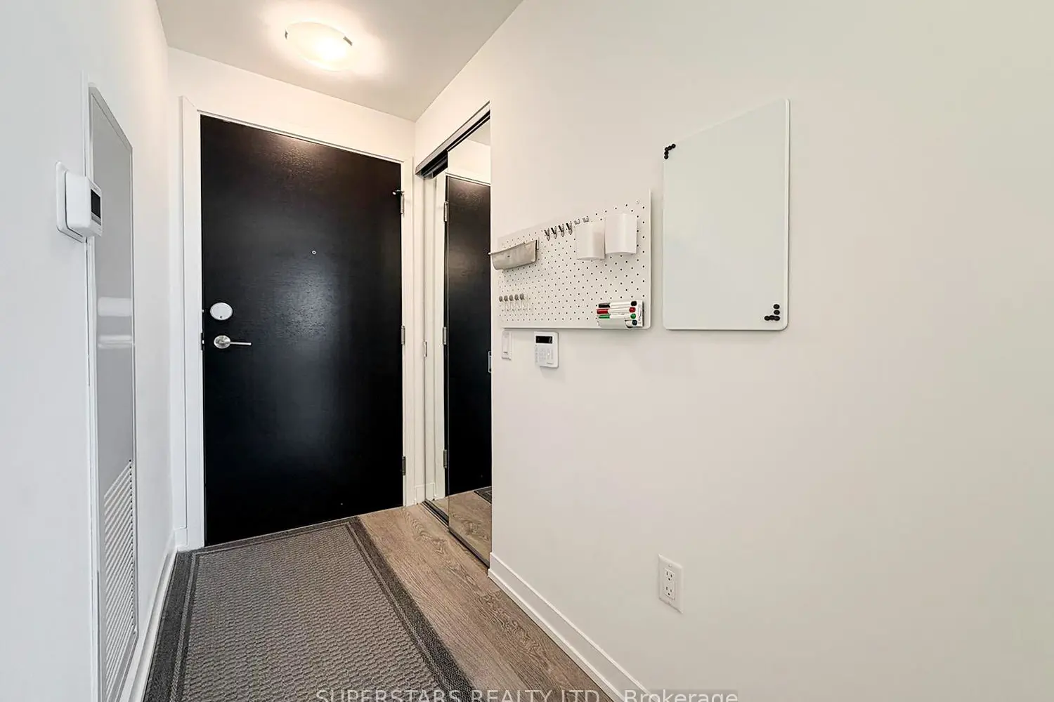 8868 Yonge Street 1609E