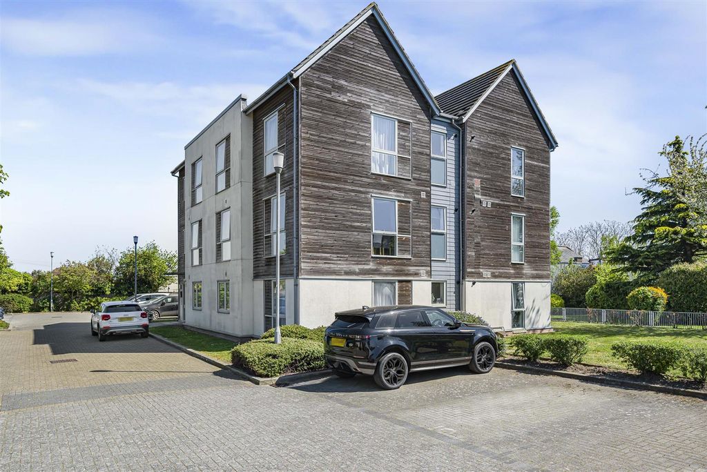 2 bed flat for saleDulcie Close, Greenhithe, Kent DA9