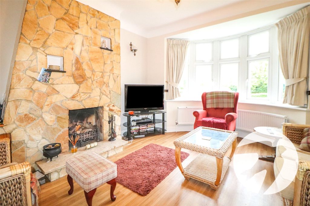 Additional image 2 of 4 bed semi-detached house for salePark Crescent, Northumberland Heath, Erith DA8