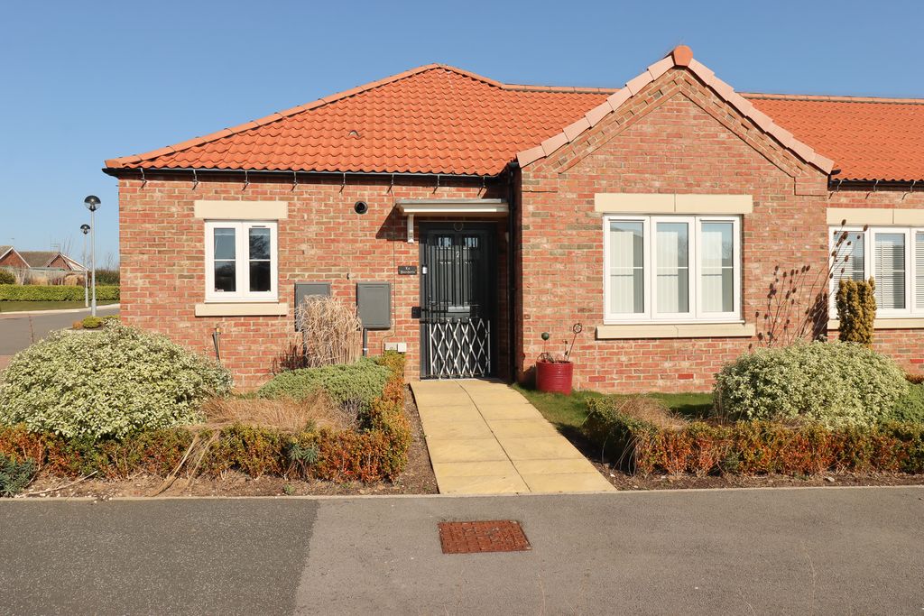 2 bed semi-detached bungalow for saleChantry Gardens, Filey YO14