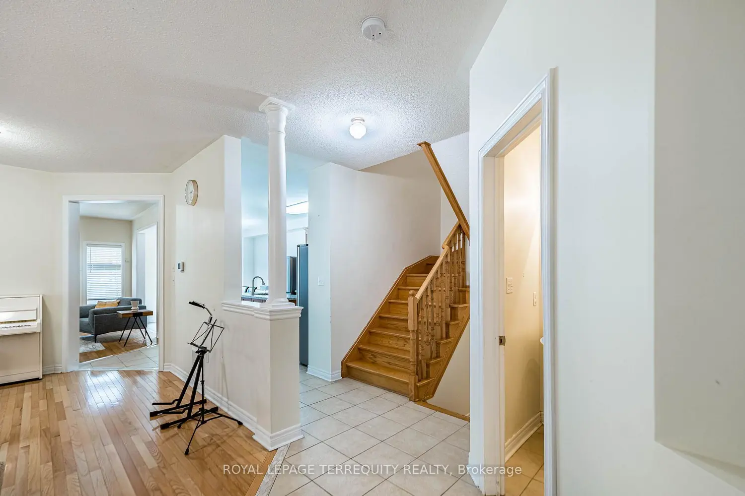 3926 Candlelight Drive photo 4