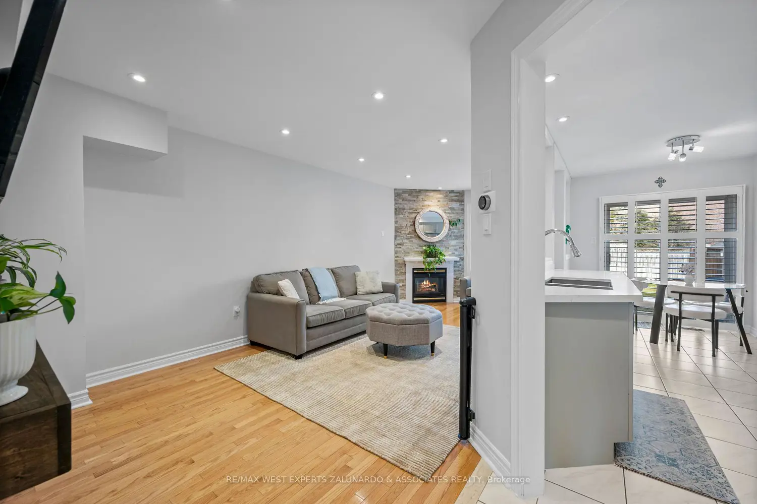 24 Manorwood Court photo 5