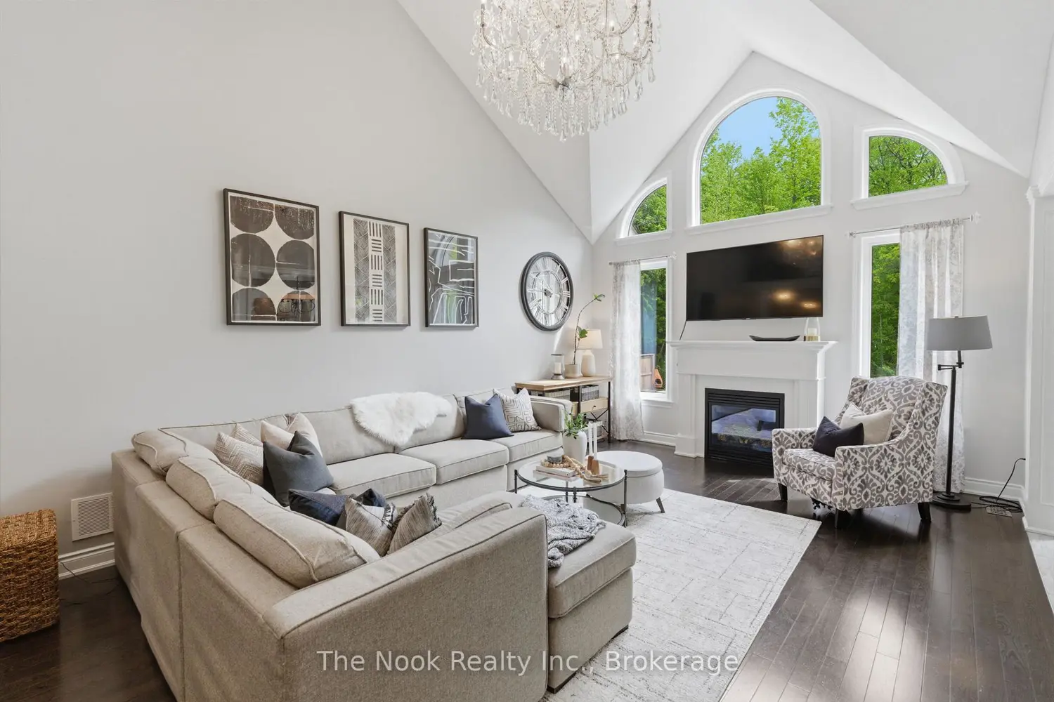 92 Holyrod Drive photo 2