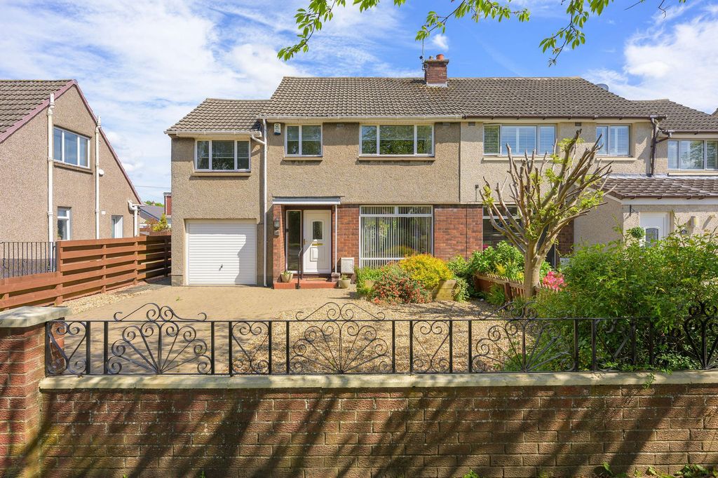 4 bed semi-detached house for sale39 Oxgang Road, Grangemouth FK3