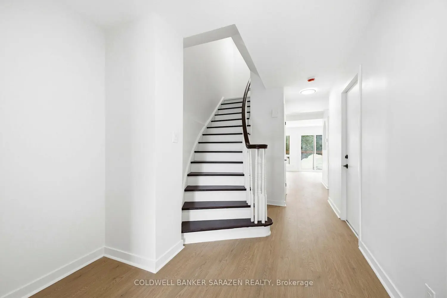 74 Shearer Crescent photo 2
