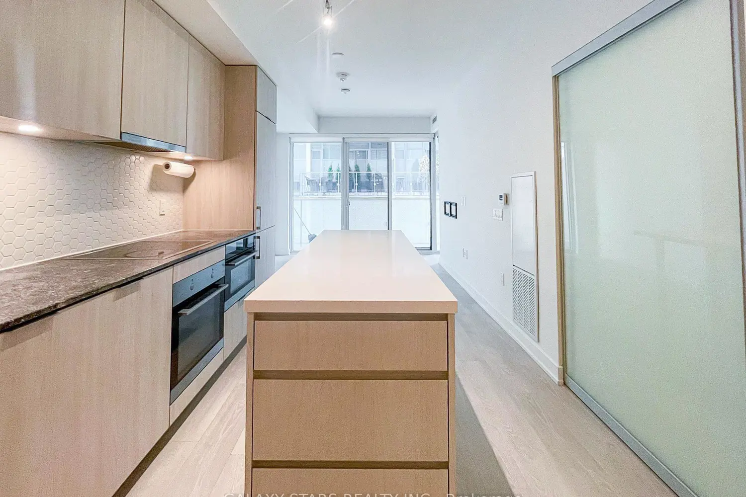 Additional image 3 of 15 Queens Quay 309
