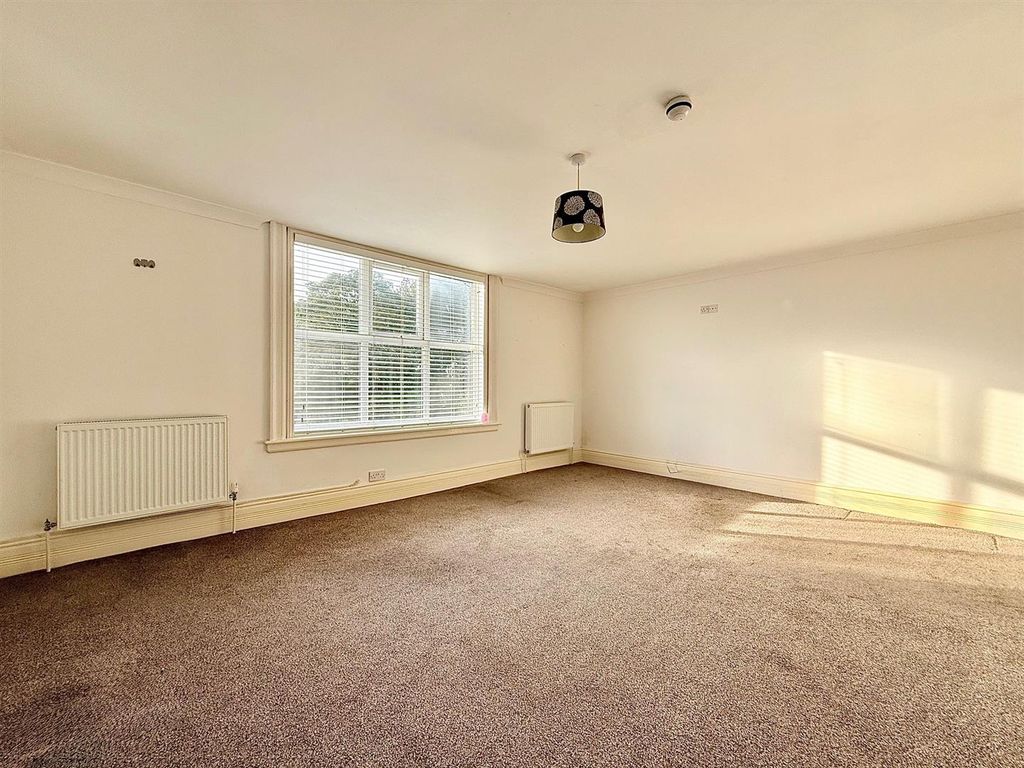 Additional image 3 of 2 bed flat for saleNorfolk Square, Great Yarmouth NR30