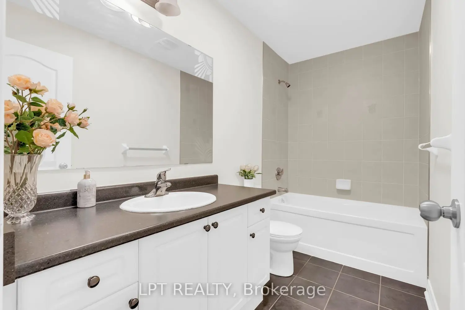 3215 Thomas Street 4 photo 3