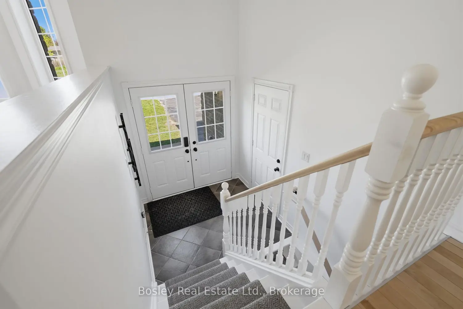 208 Lamont Court photo 2