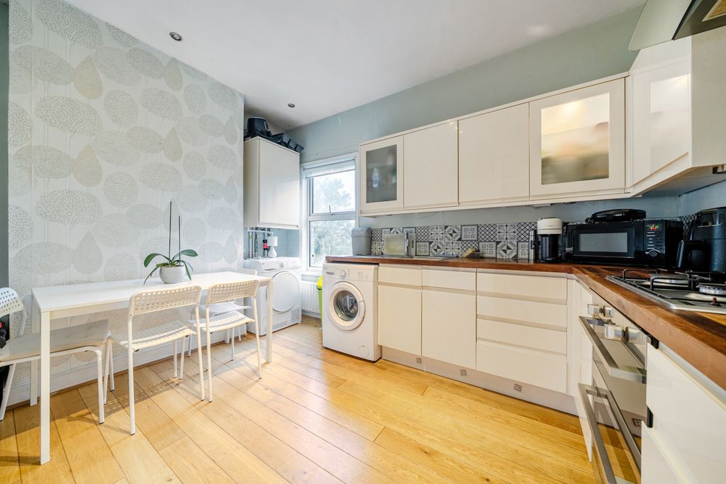 Additional image 2 of 3 bed flat for salePembroke Road, Erith DA8