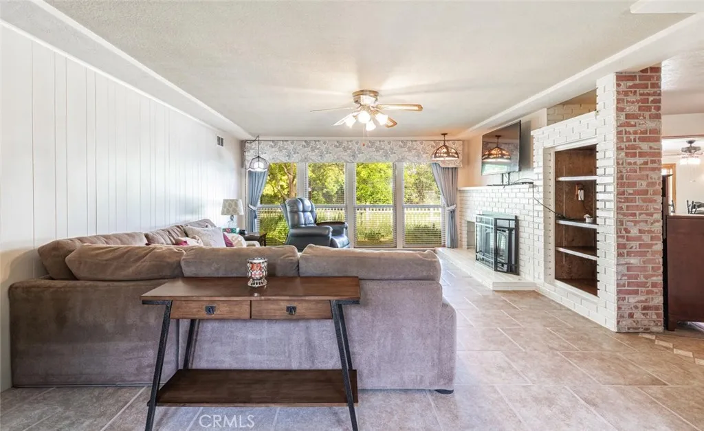 5767 E Park Circle Dr, Fresno, CA 93727 photo 4