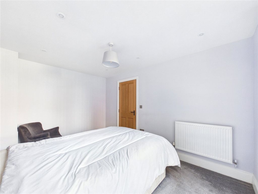 Additional image 9 of 2 bed flat for saleUndercliff Road West, Felixstowe, Suffolk IP11
