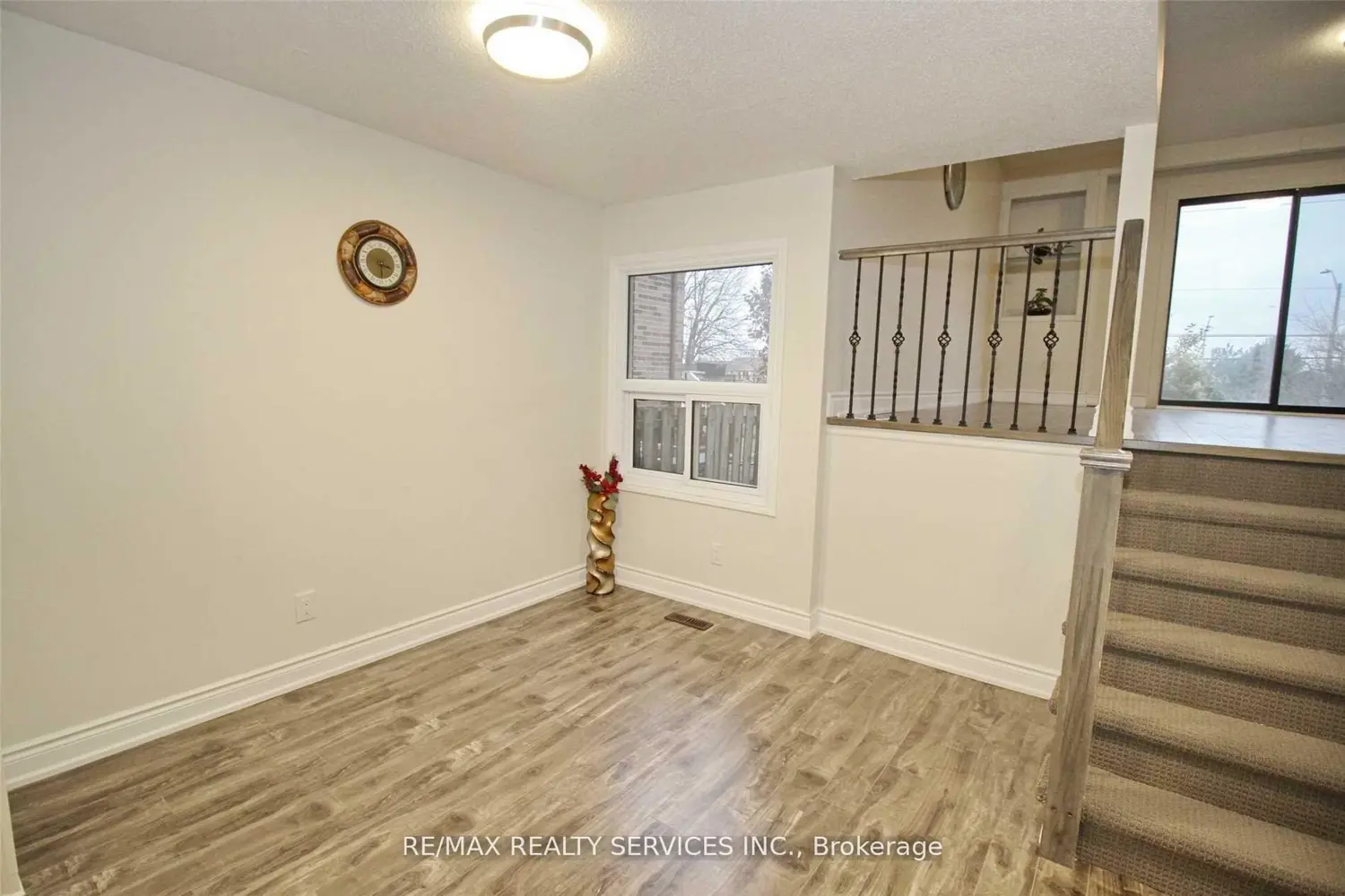 120 Simmons Boulevard photo 5