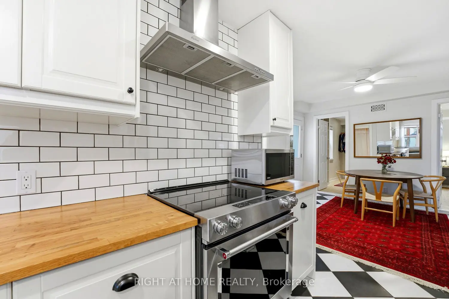 209 Marier Avenue photo 3