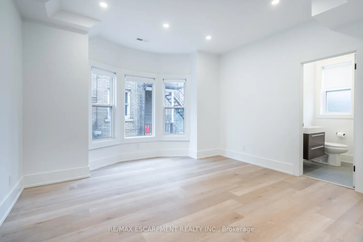 204 Balsam Avenue photo 5