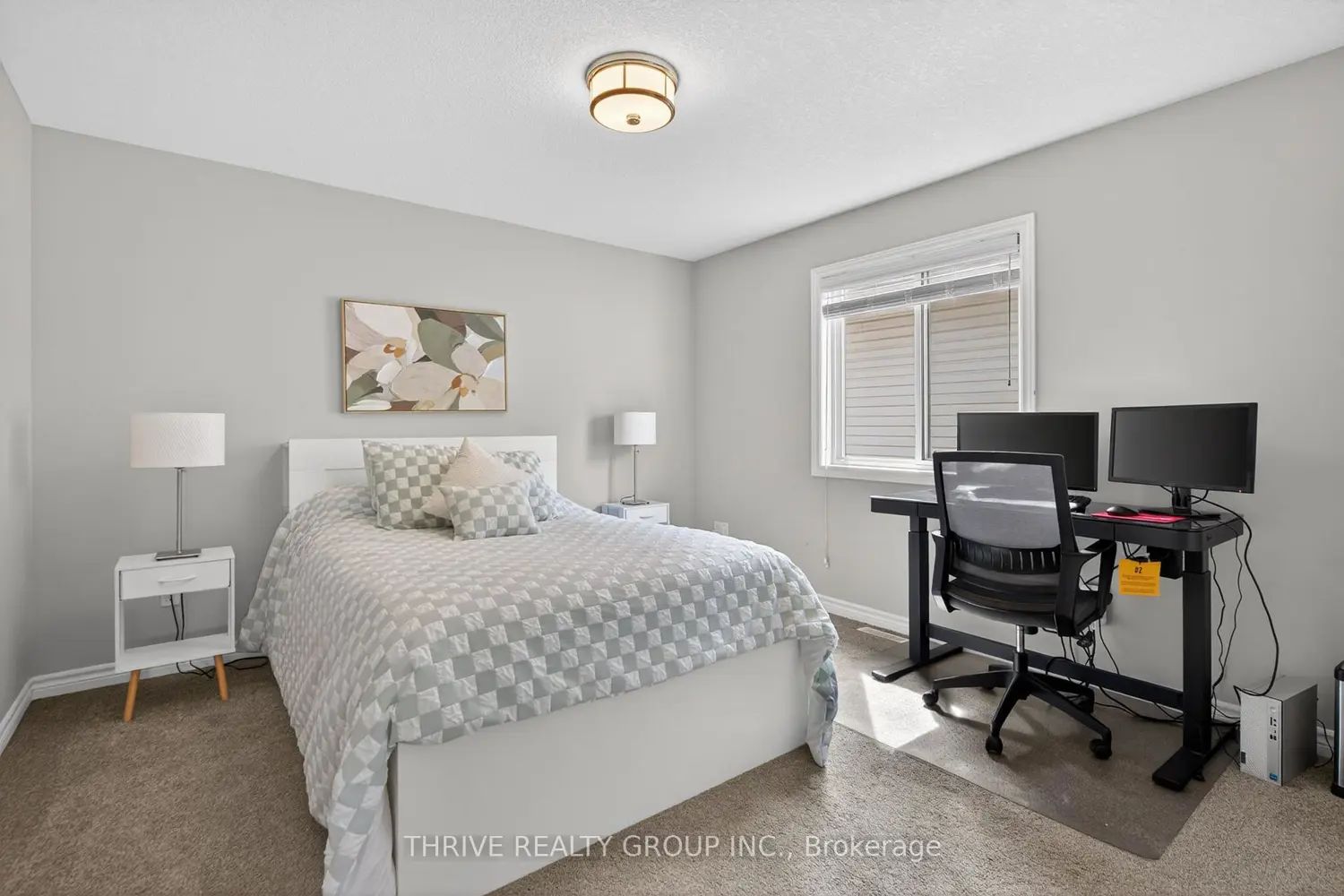 1296 Dyer Crescent photo 3