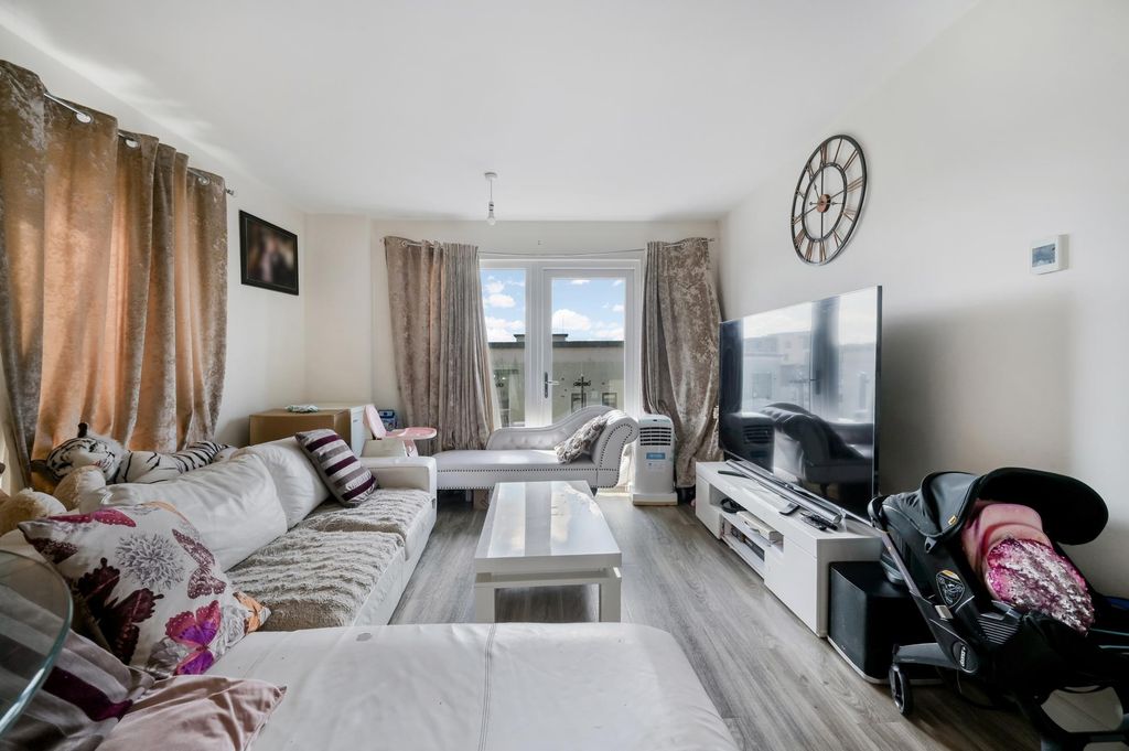 Additional image 2 of 2 bed flat for saleAdmiralty Court, Ocean Drive, Gillingham ME7