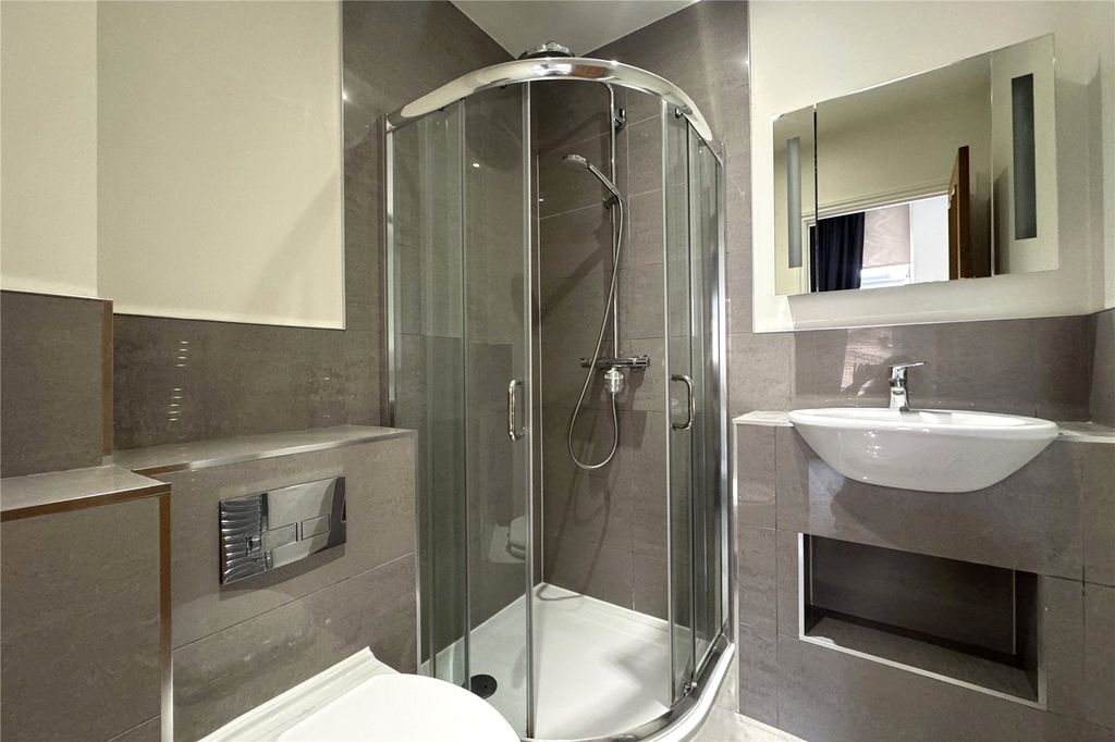 Additional image 11 of 2 bed flat for saleFarnborough Road, Farnborough, Hampshire GU14
