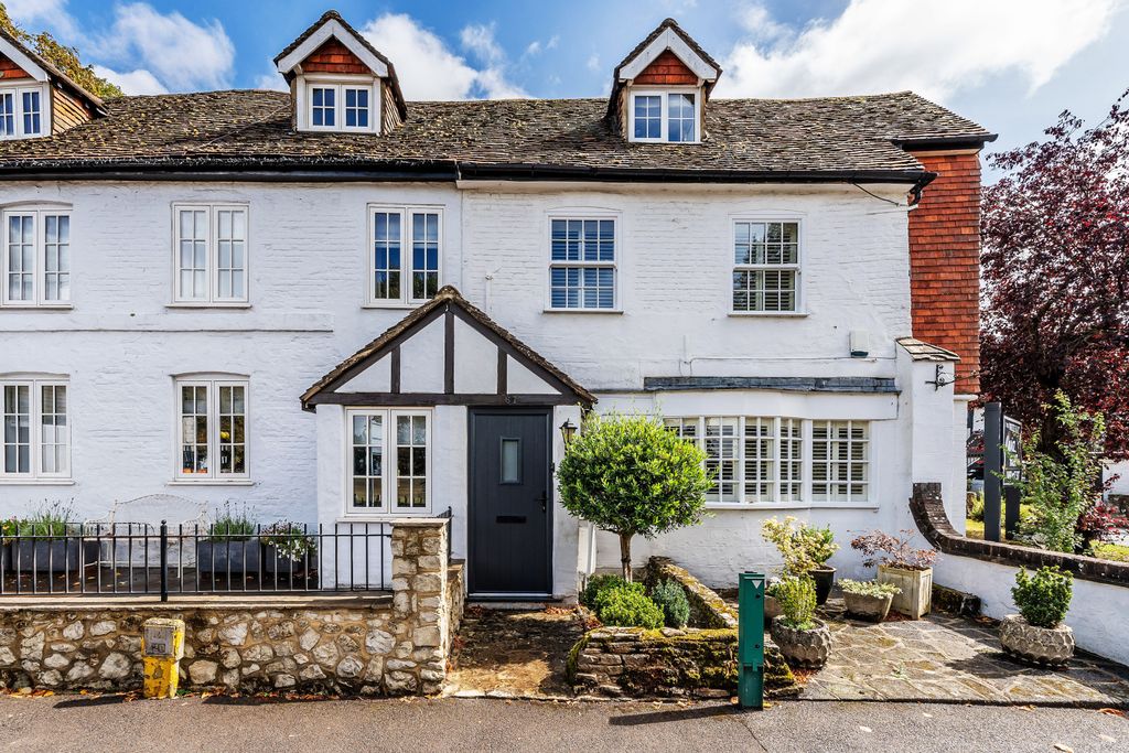 3 bed semi-detached house for saleHigh Street, Godstone, Surrey RH9