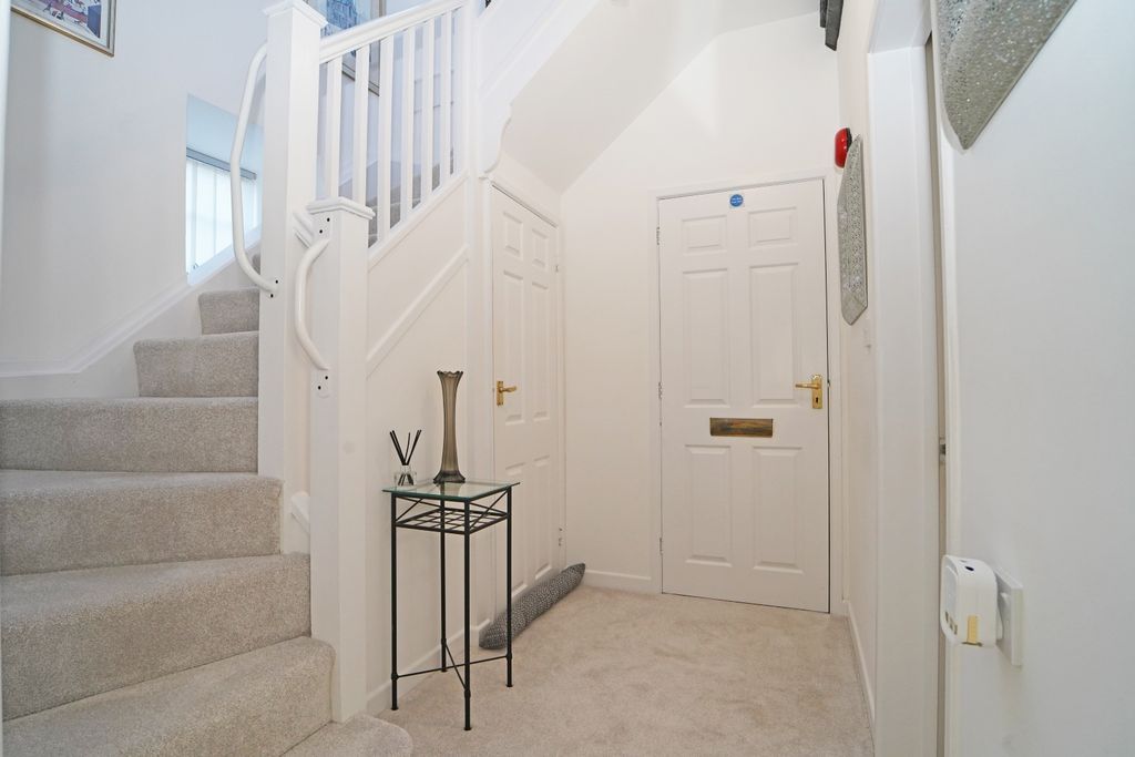 1 bed flat for saleParsonage Court, Highworth, Swindon SN6 photo 5