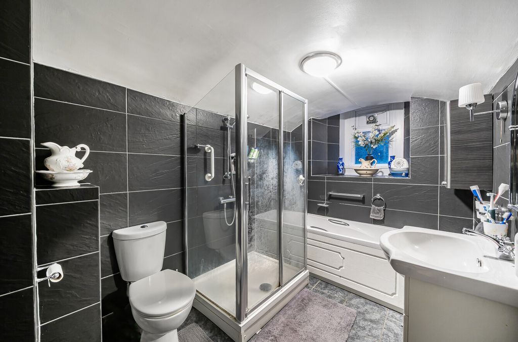 Additional image 12 of 2 bed flat for saleChurch Street, Faringdon, Oxfordshire SN7