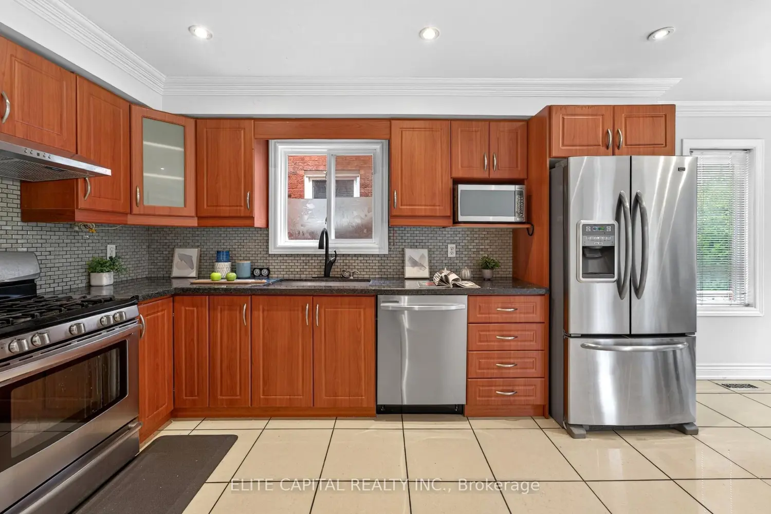 100 Bernard Avenue photo 4