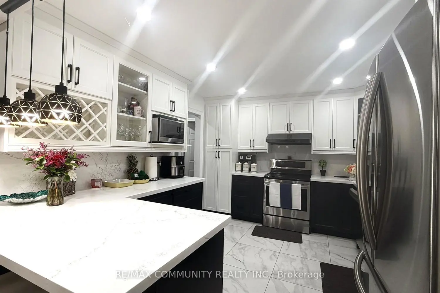 Additional image 6 of 4396 Lawrence Avenue