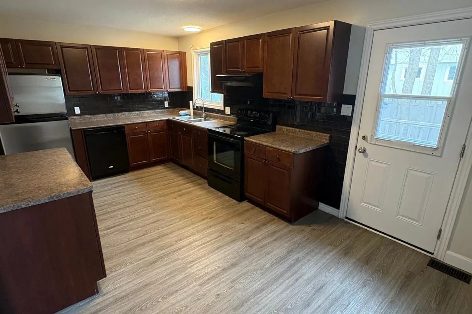 2 Caribou Avenue photo 4