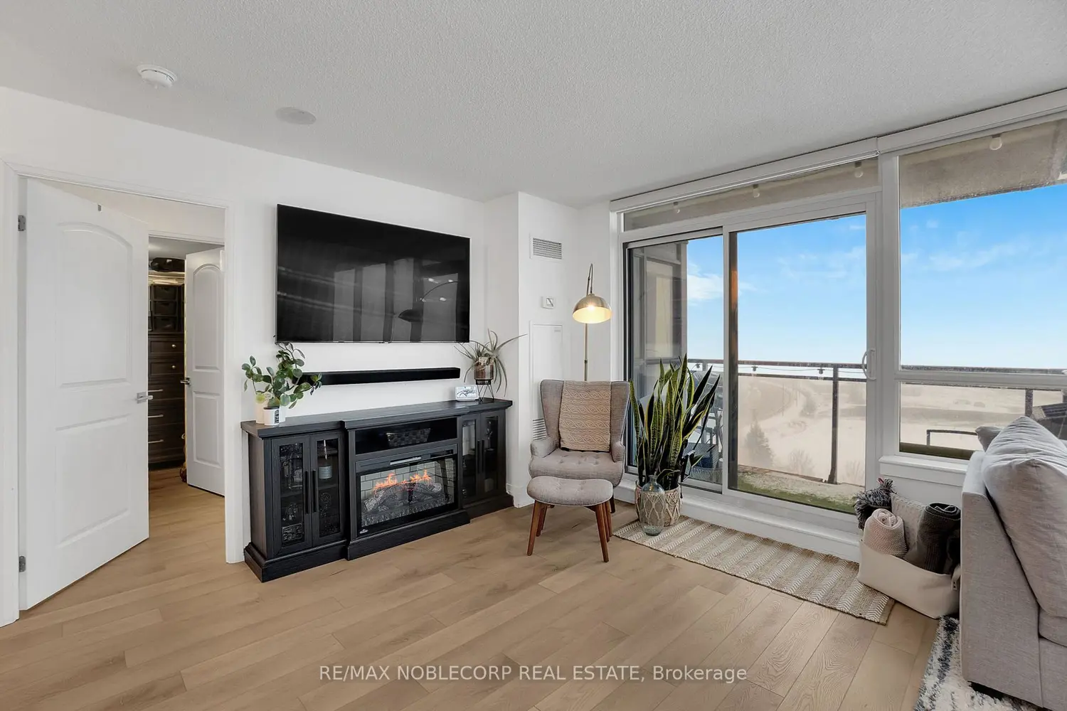 Additional image 9 of 1060 Sheppard Avenue 917