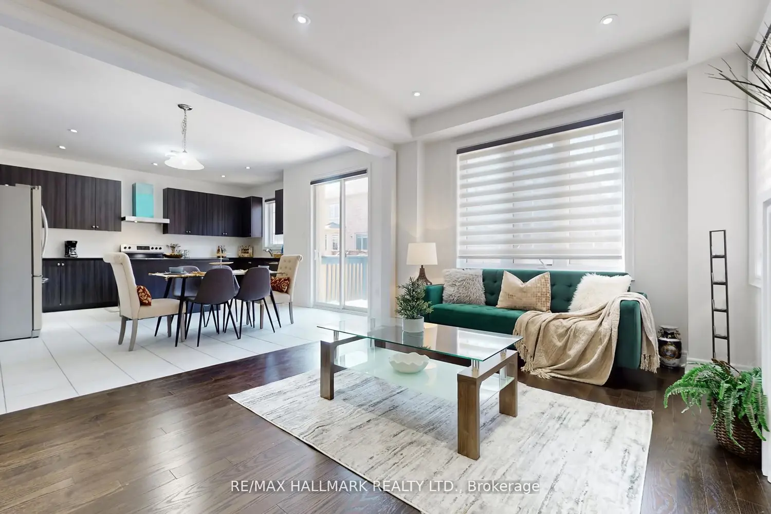 9 Lyle Way photo 4