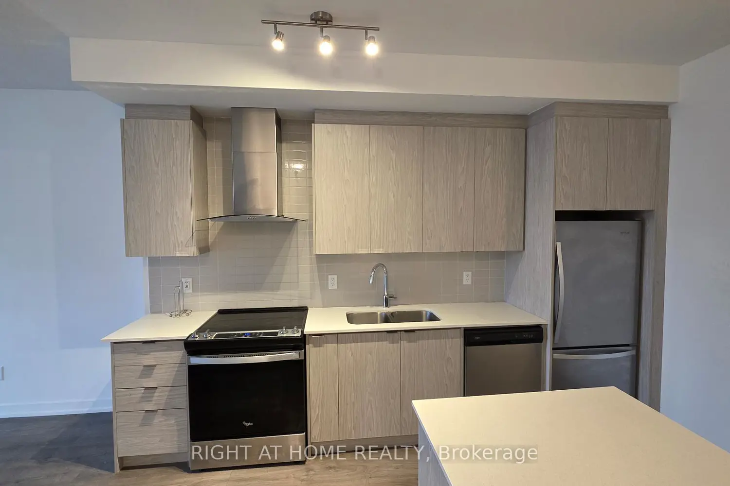 55 Duke Street 412 photo 3
