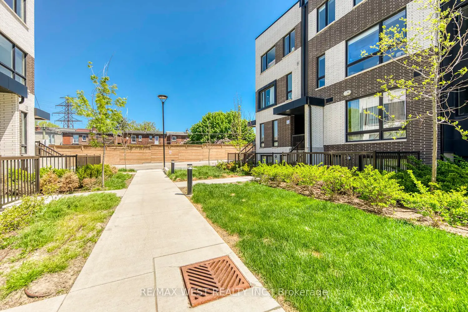 Additional image 2 of 30 Ed Clark Gardens Boulevard 14