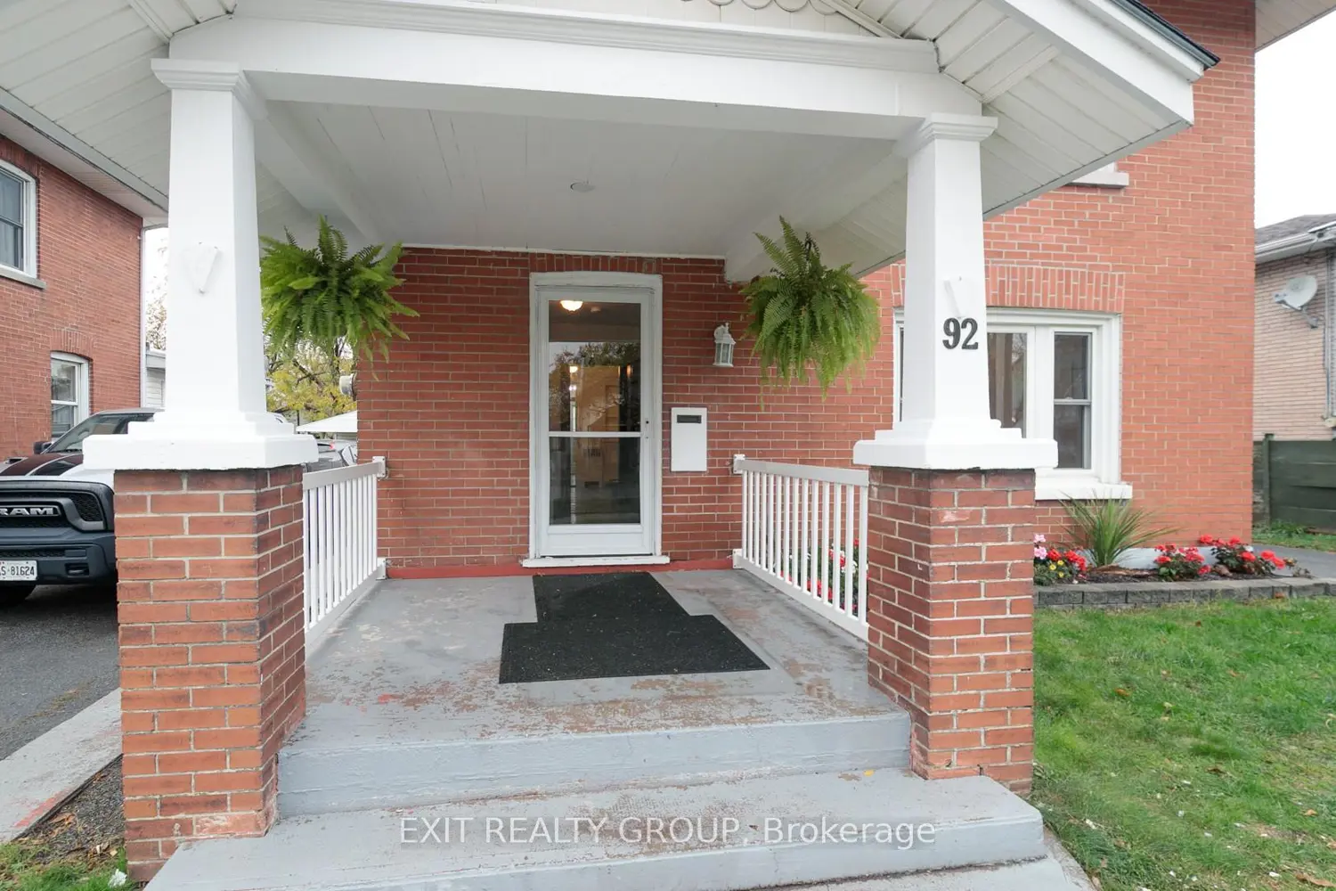 92 Byron Street photo 3