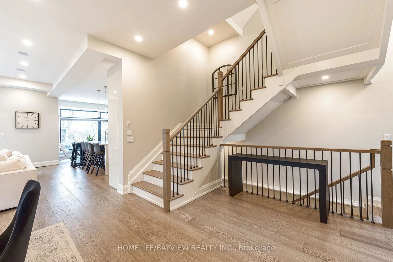 16 Windsor Drive photo 4