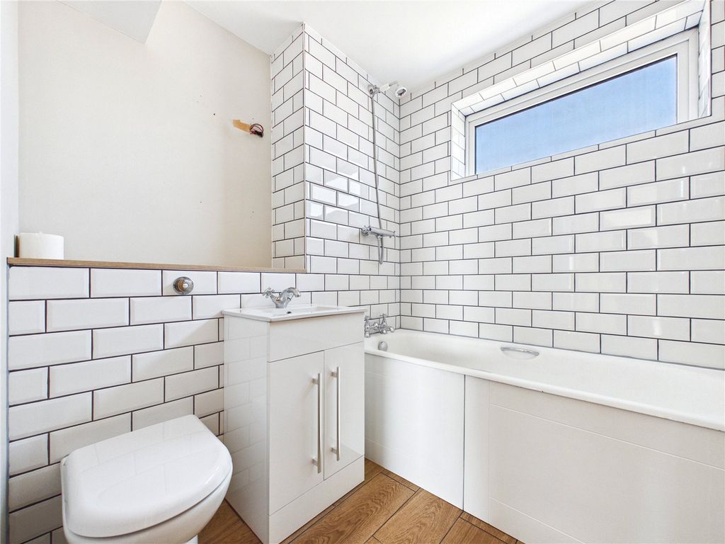 Additional image 10 of 2 bed flat for saleStanley Road, Felixstowe, Suffolk IP11