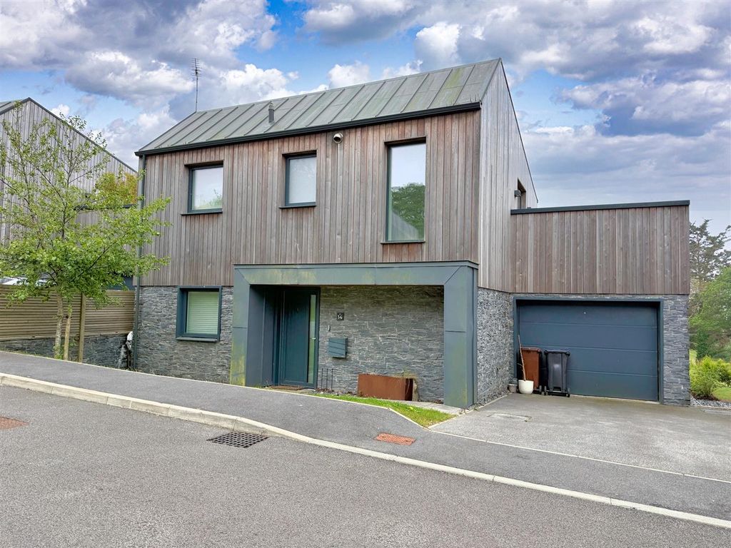 4 bed detached house for saleThe Green, Nr Swanpool, Falmouth TR11