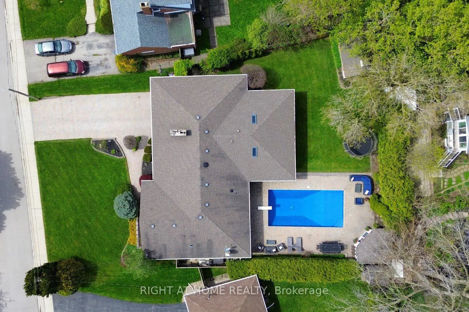 724 Courtland Place photo 2