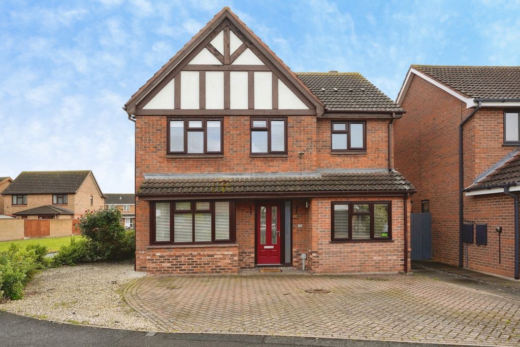 4 bed detached house for saleSt. Margarets Road, Evesham, Worcestershire WR11