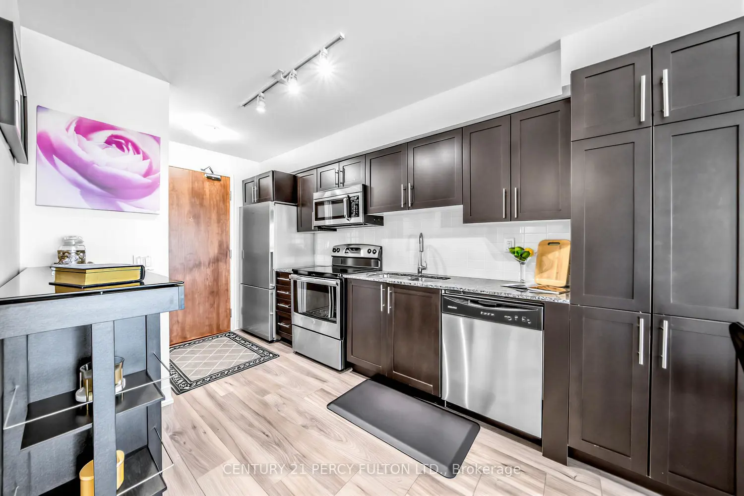 Additional image 9 of 1215 Bayly Street 1303